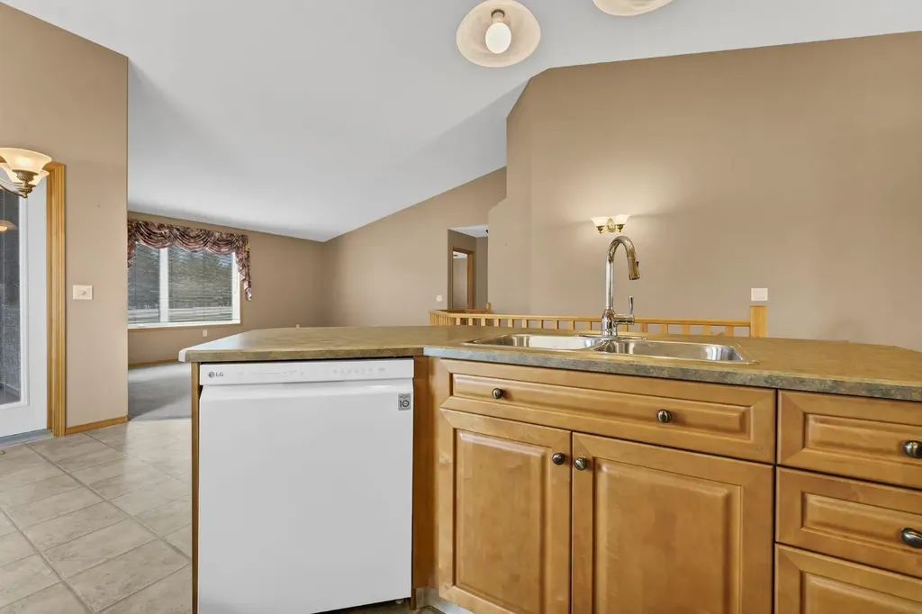 108 Sandstone Place SE Medicine Hat AB T1B 4R9