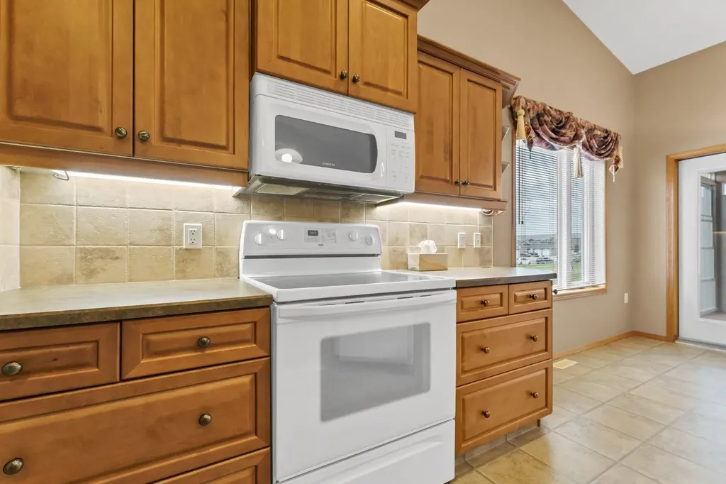 108 Sandstone Place SE Medicine Hat AB T1B 4R9