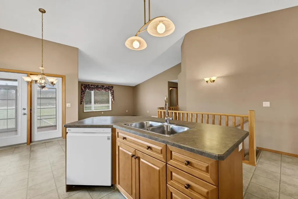 108 Sandstone Place SE Medicine Hat AB T1B 4R9