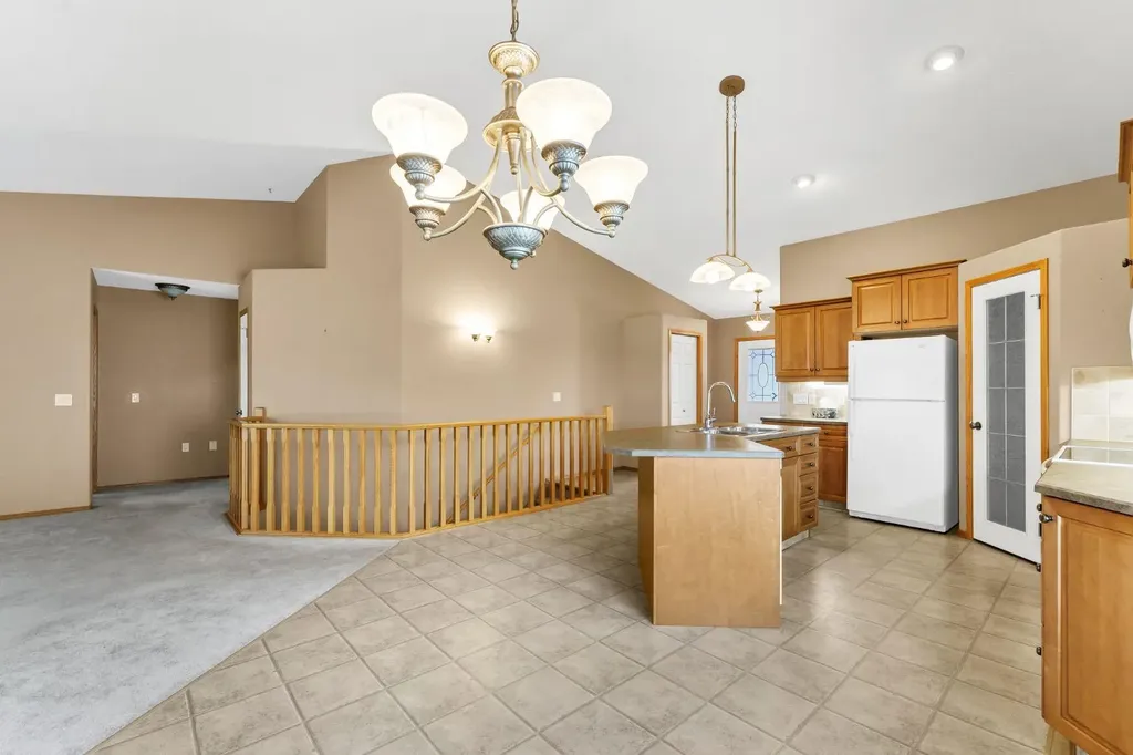 108 Sandstone Place SE Medicine Hat AB T1B 4R9