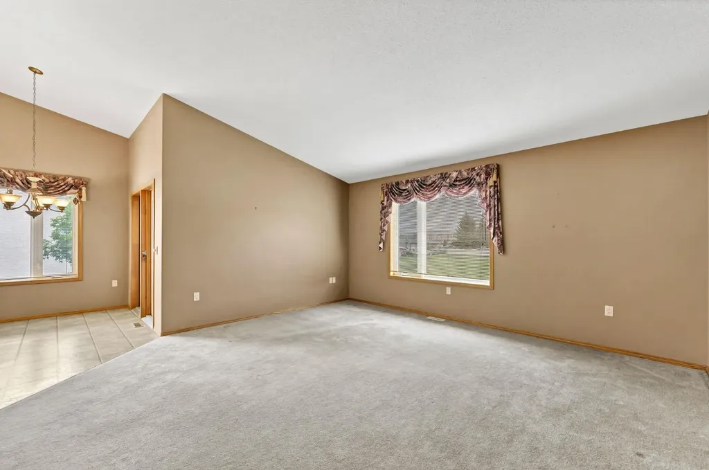108 Sandstone Place SE Medicine Hat AB T1B 4R9
