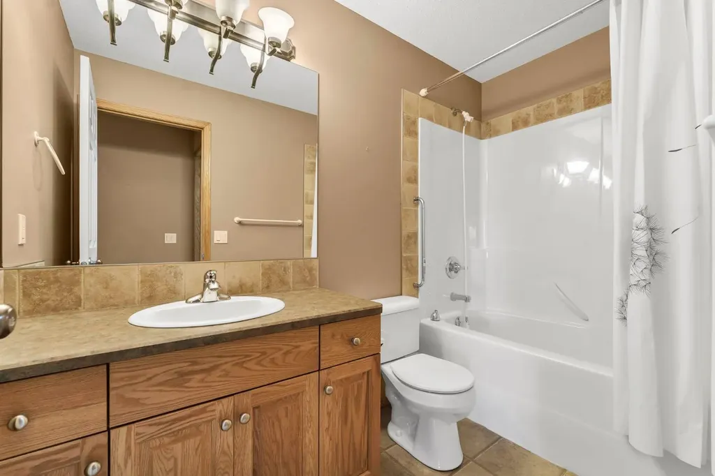108 Sandstone Place SE Medicine Hat AB T1B 4R9