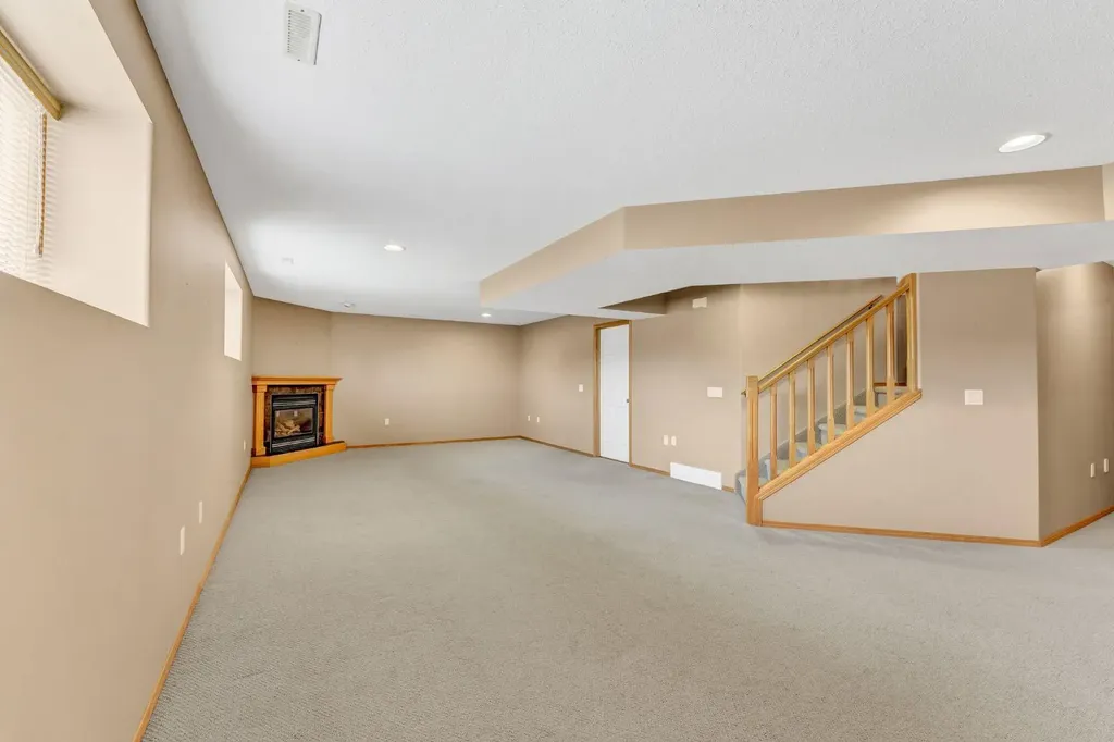 108 Sandstone Place SE Medicine Hat AB T1B 4R9