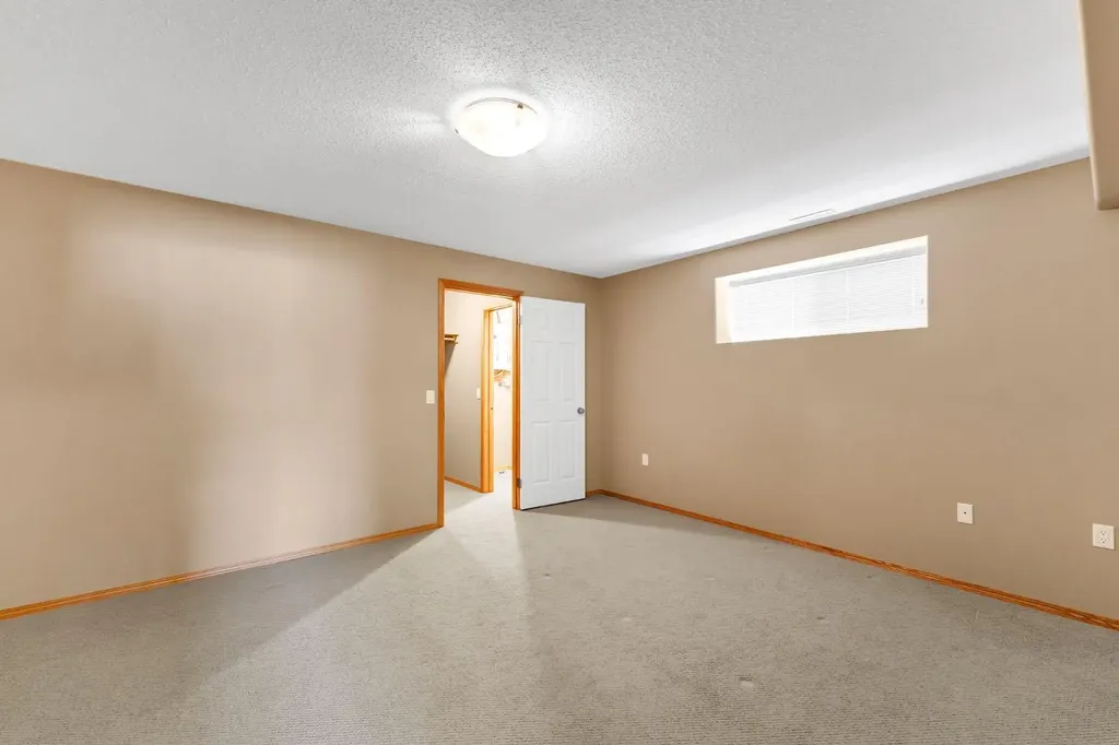 108 Sandstone Place SE Medicine Hat AB T1B 4R9