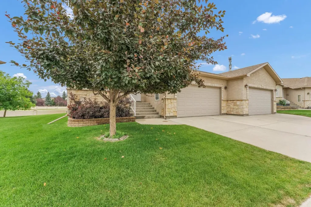 108 Sandstone Place SE Medicine Hat AB T1B 4R9