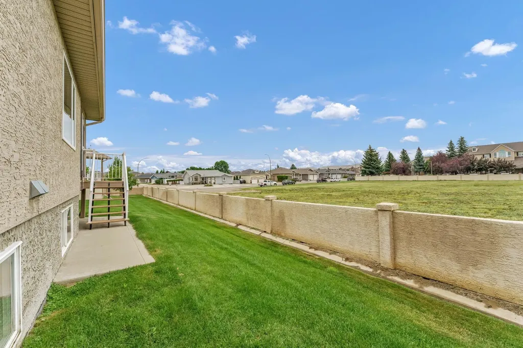 108 Sandstone Place SE Medicine Hat AB T1B 4R9