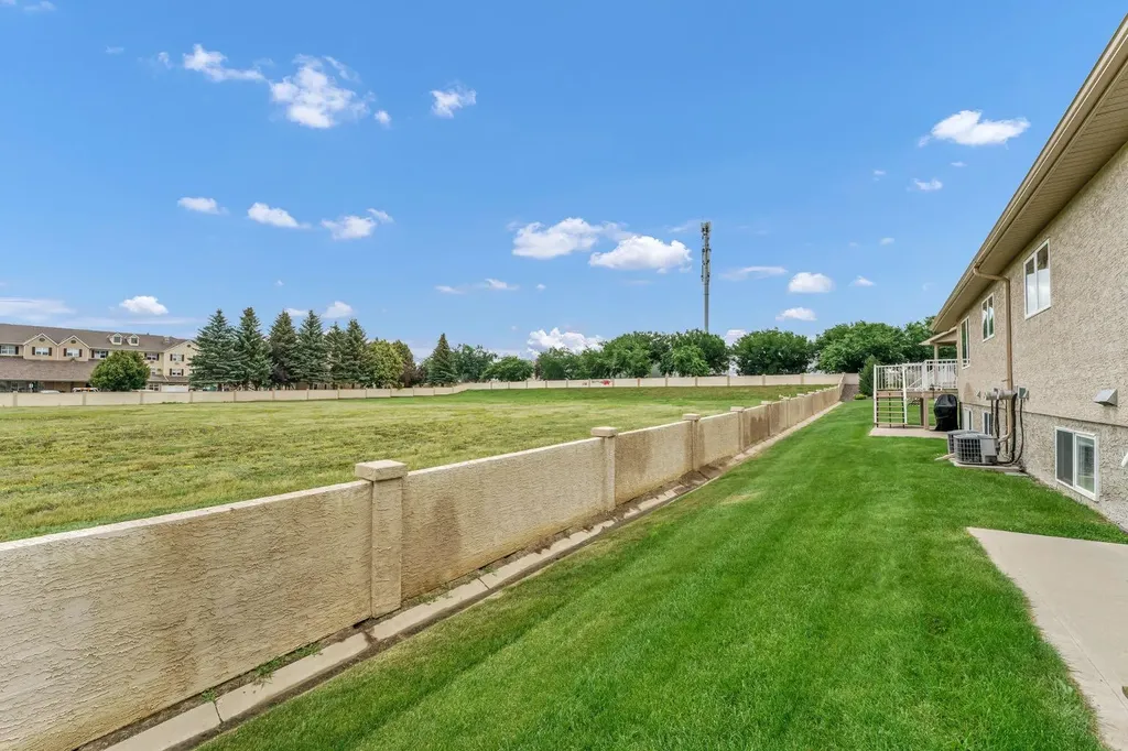 108 Sandstone Place SE Medicine Hat AB T1B 4R9