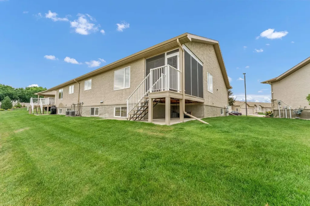108 Sandstone Place SE Medicine Hat AB T1B 4R9