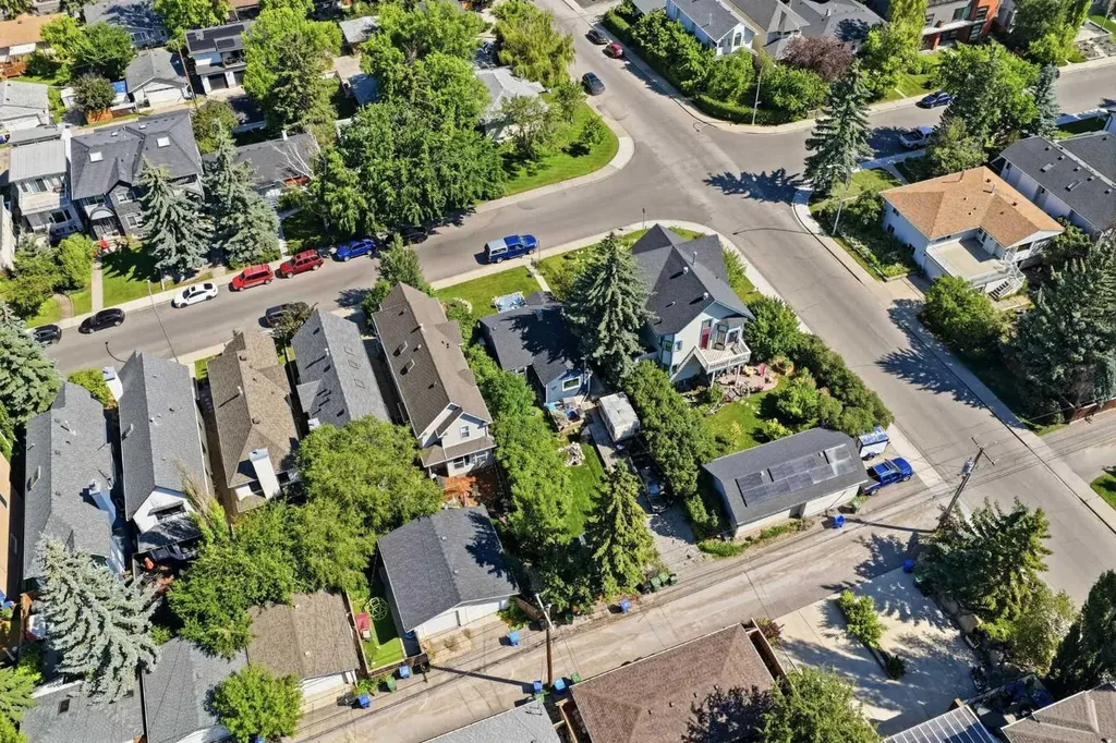 2205 27 Avenue SW Calgary AB T2T 1J1