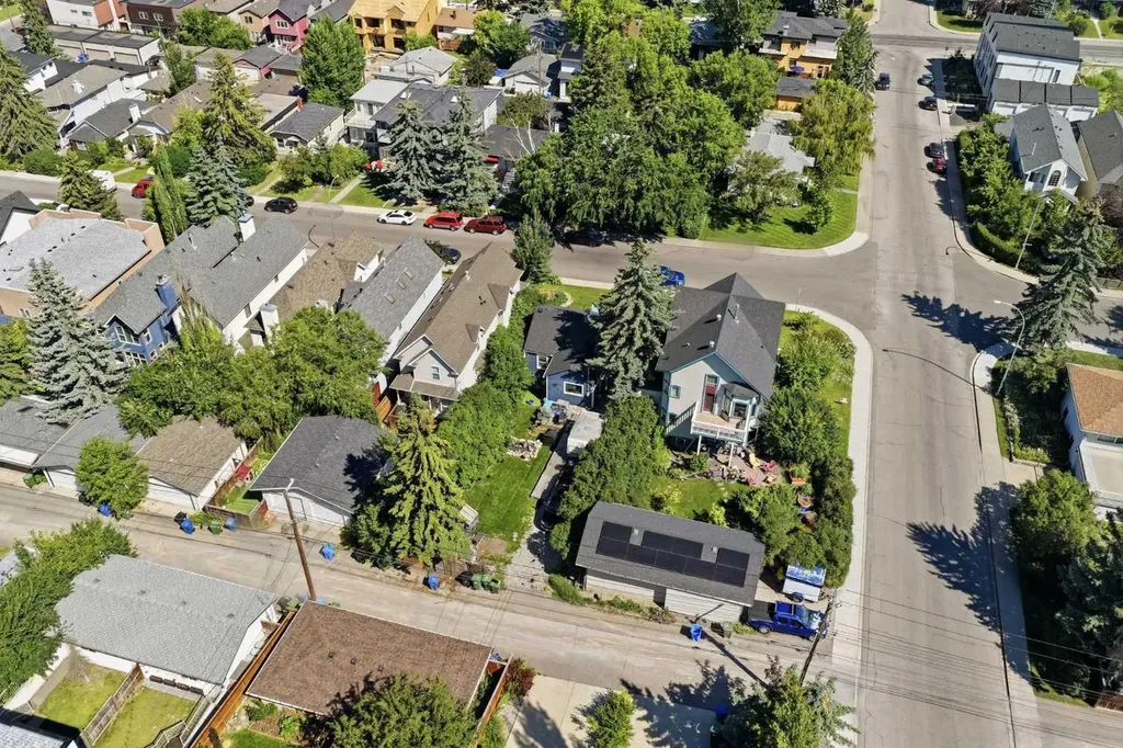 2205 27 Avenue SW Calgary AB T2T 1J1