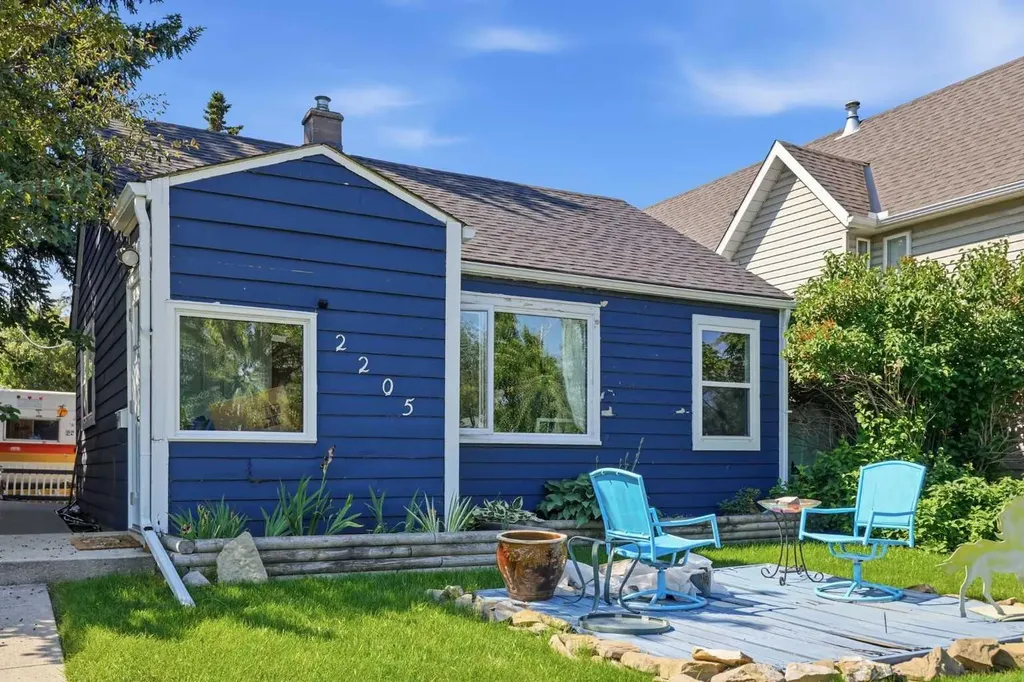 2205 27 Avenue SW Calgary AB T2T 1J1