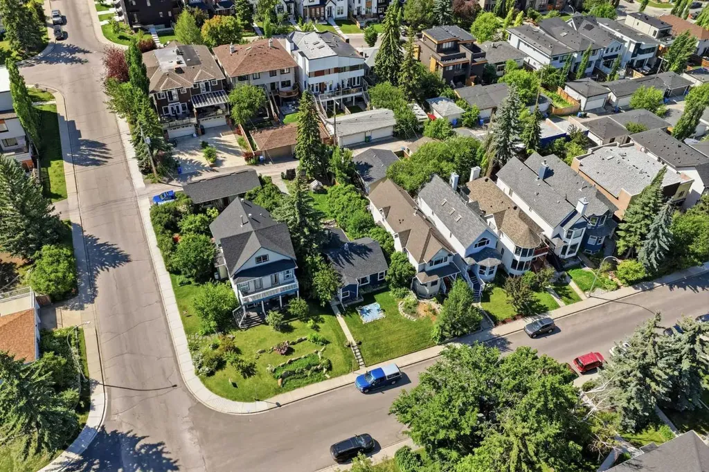 2205 27 Avenue SW Calgary AB T2T 1J1