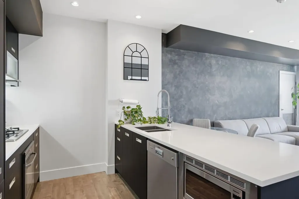 2505 17 Avenue SW Calgary AB T3E7V3