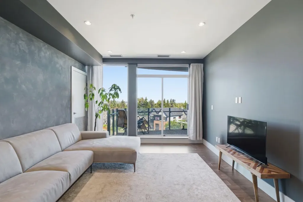 2505 17 Avenue SW Calgary AB T3E7V3