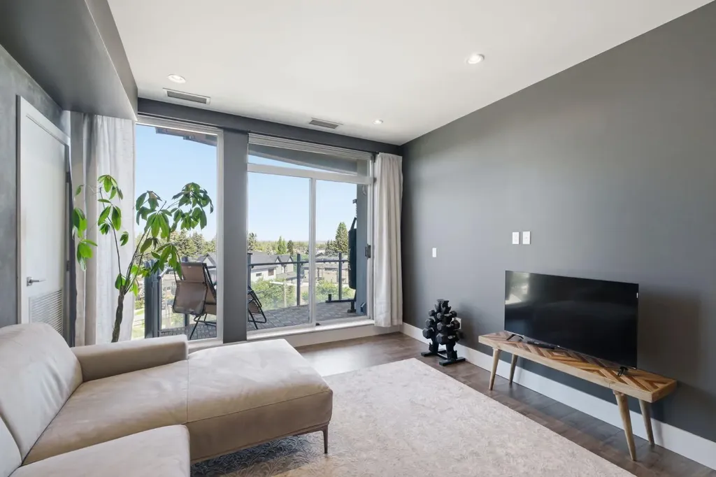 2505 17 Avenue SW Calgary AB T3E7V3