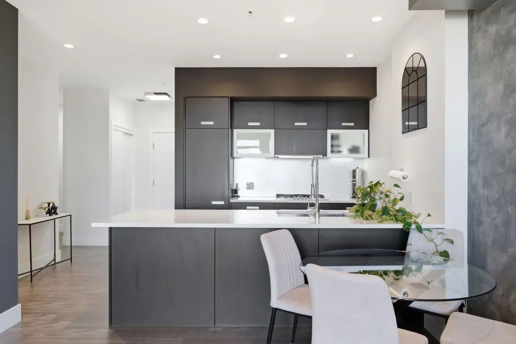 2505 17 Avenue SW Calgary AB T3E7V3