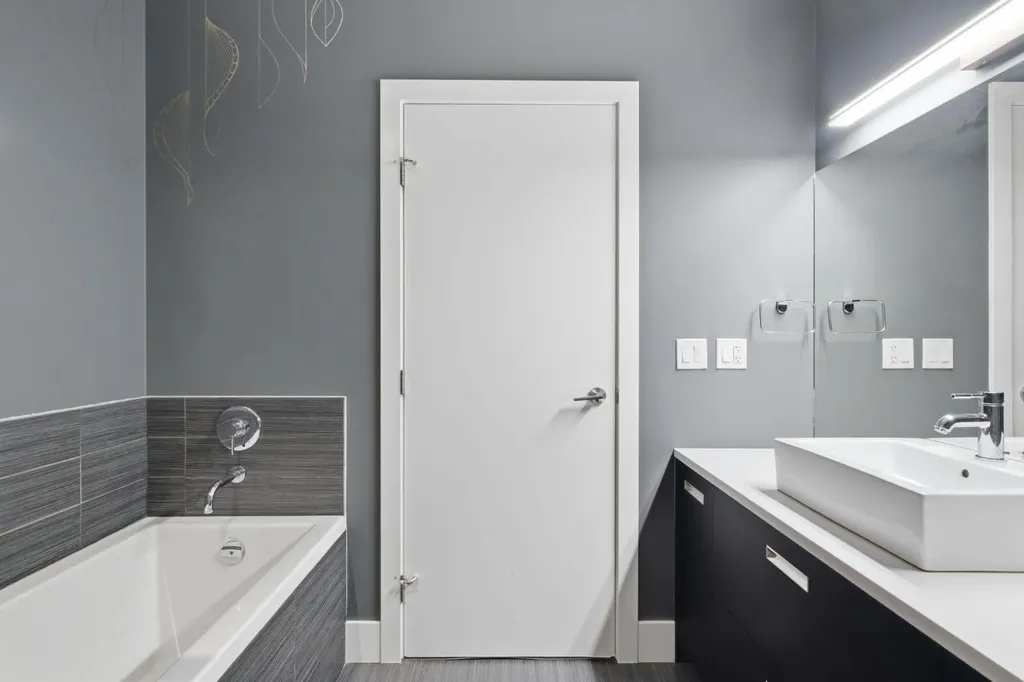 2505 17 Avenue SW Calgary AB T3E7V3