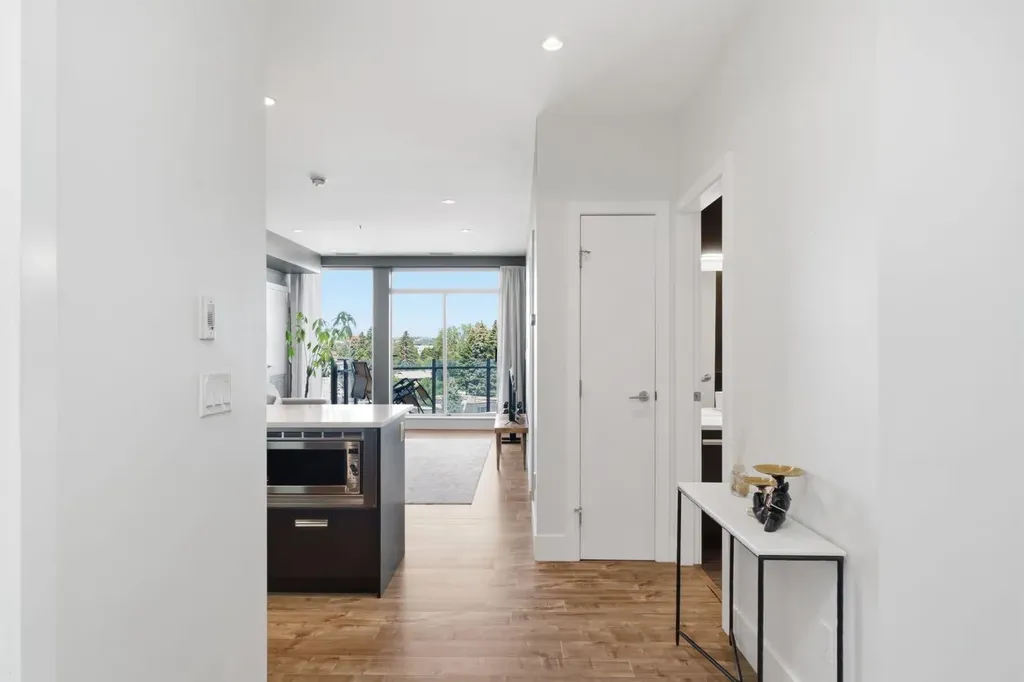 2505 17 Avenue SW Calgary AB T3E7V3