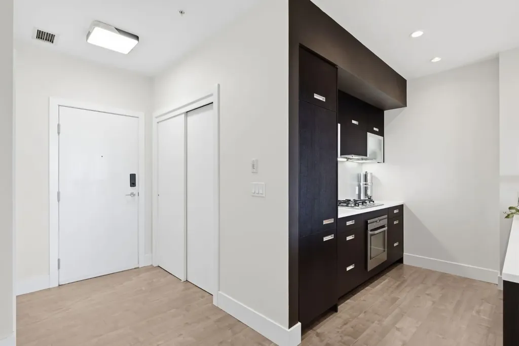 2505 17 Avenue SW Calgary AB T3E7V3