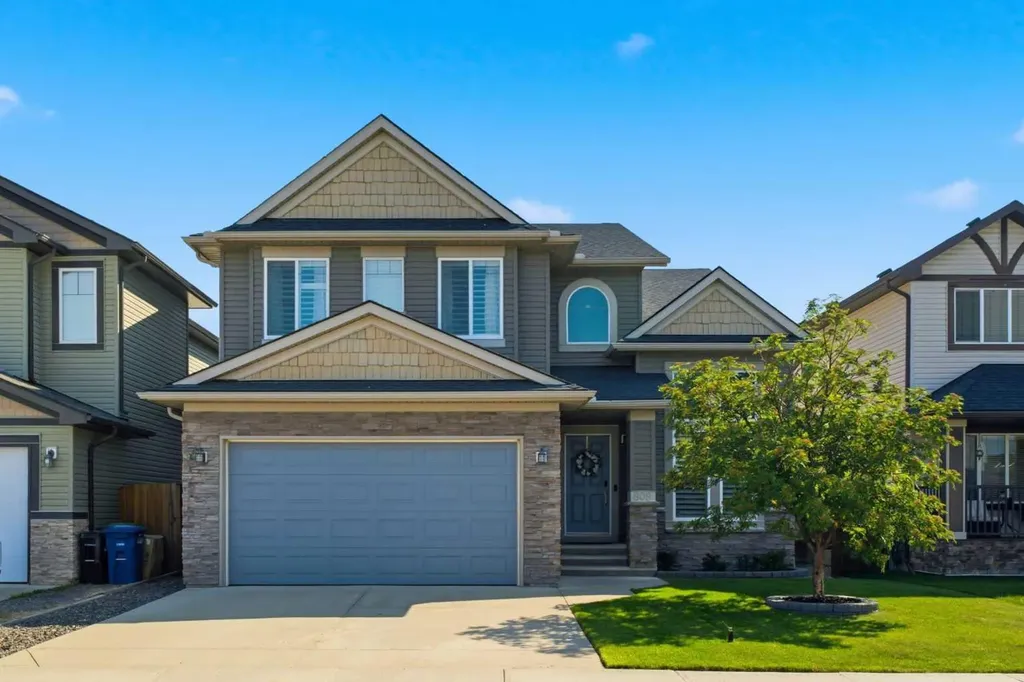 809 Canoe Green SW Airdrie AB T4B 3K6