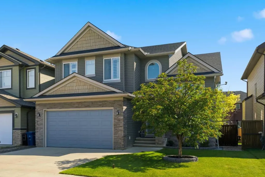 809 Canoe Green SW Airdrie AB T4B 3K6
