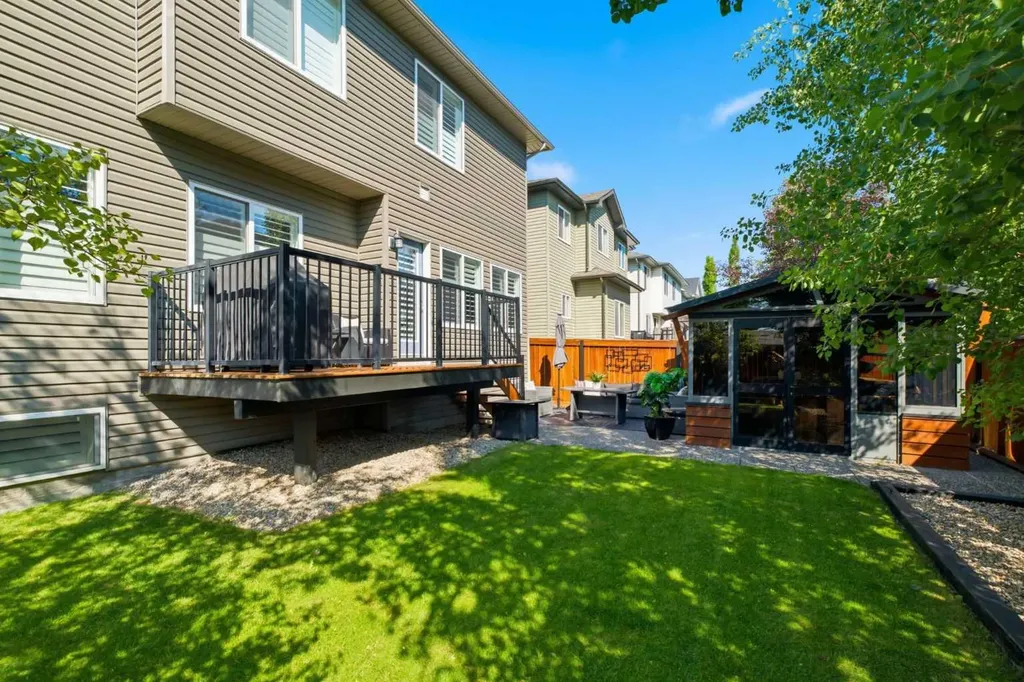 809 Canoe Green SW Airdrie AB T4B 3K6