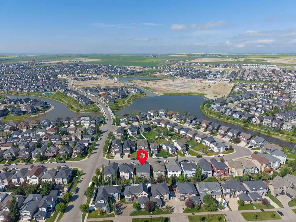 809 Canoe Green SW Airdrie AB T4B 3K6