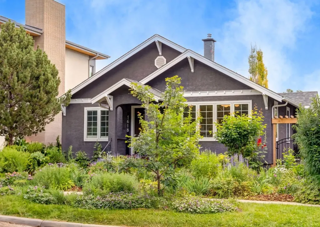 1618 6 Street NW Calgary AB T2M 3E8