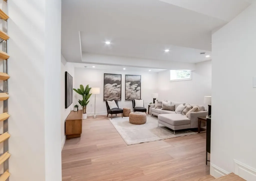 1618 6 Street NW Calgary AB T2M 3E8