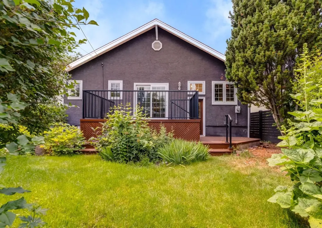 1618 6 Street NW Calgary AB T2M 3E8