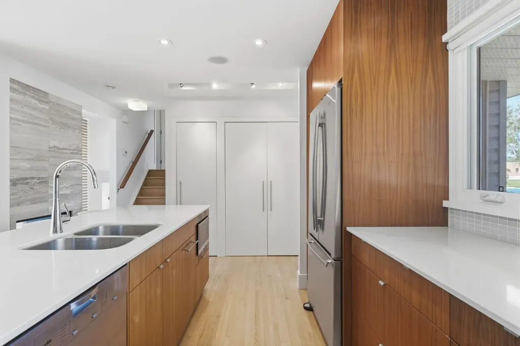 4935 10 Avenue SW Calgary AB T3C 0M3