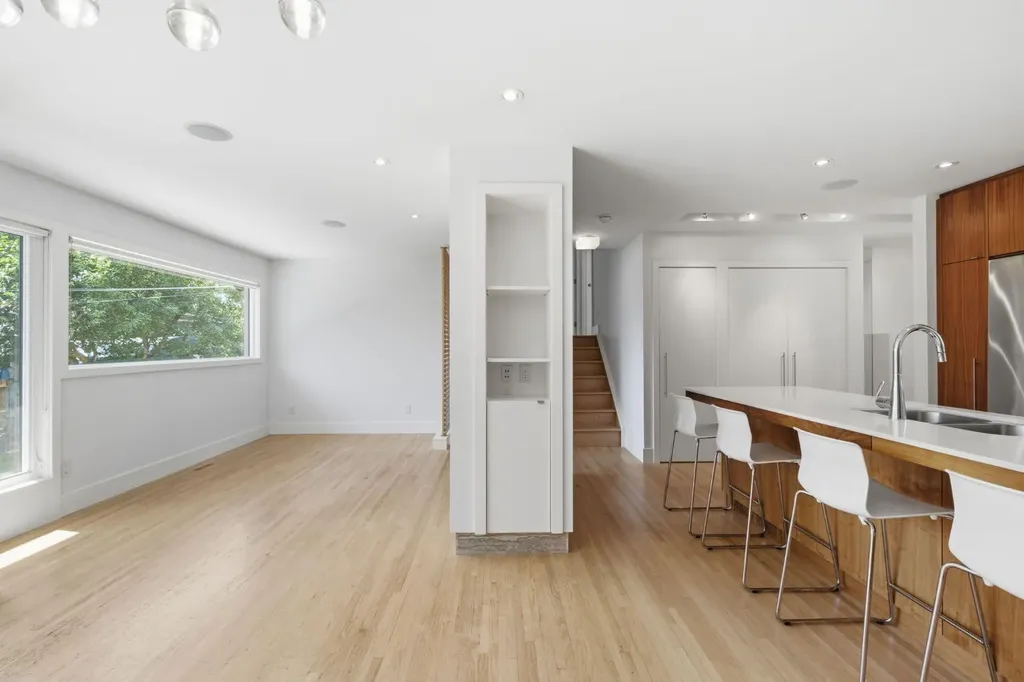 4935 10 Avenue SW Calgary AB T3C 0M3
