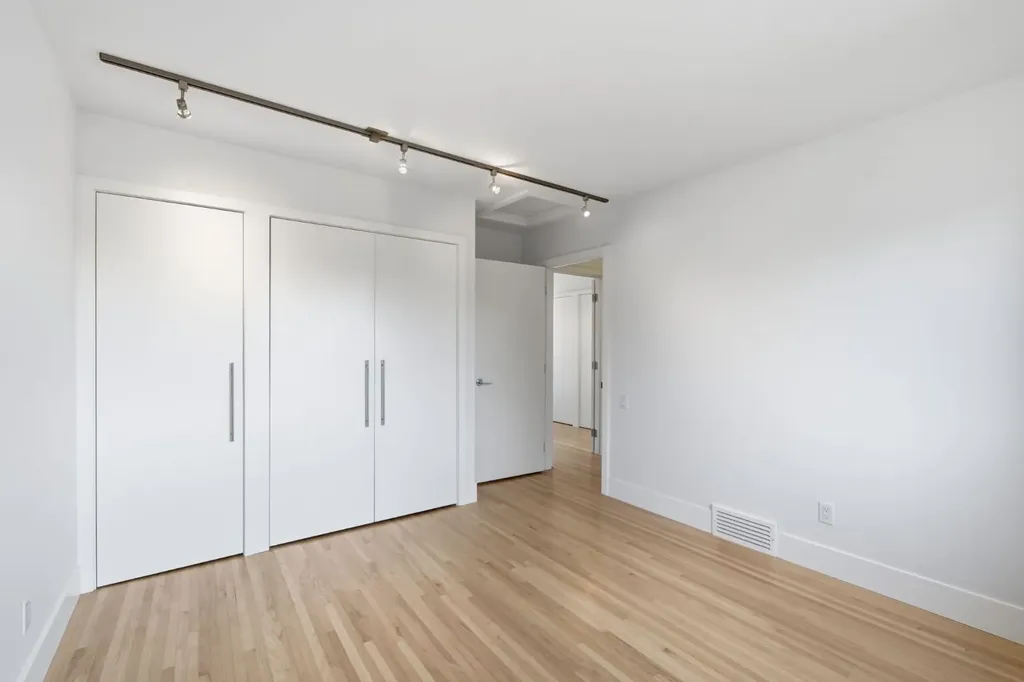 4935 10 Avenue SW Calgary AB T3C 0M3