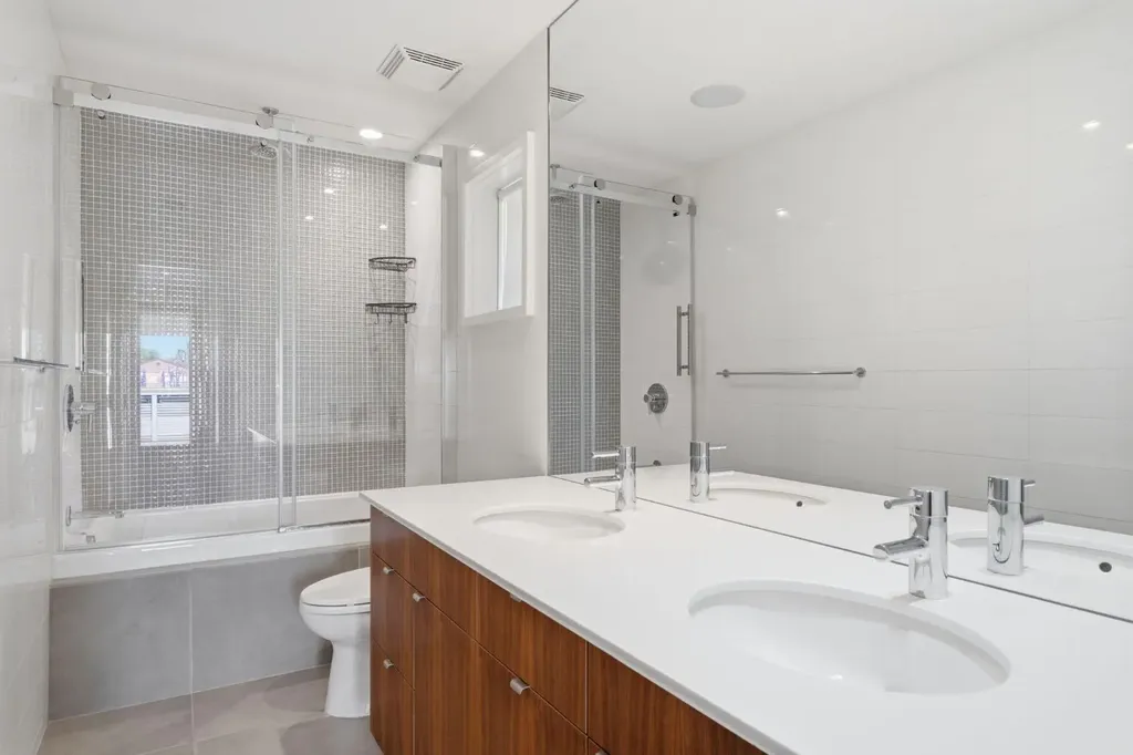 4935 10 Avenue SW Calgary AB T3C 0M3