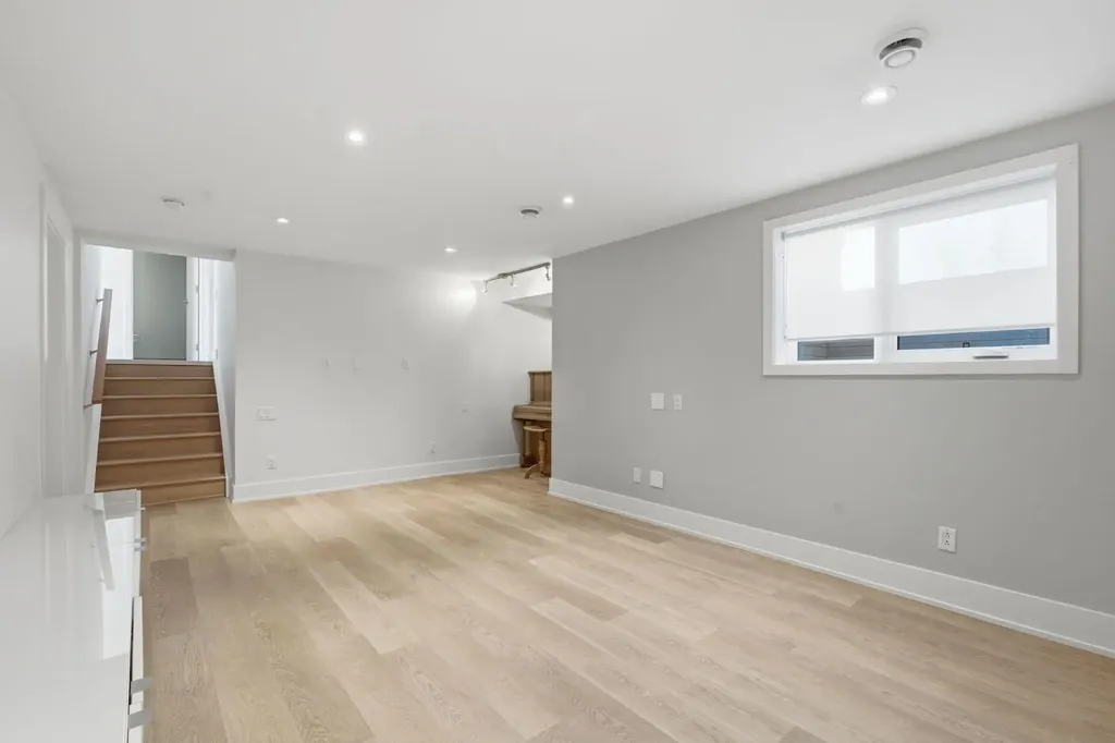 4935 10 Avenue SW Calgary AB T3C 0M3