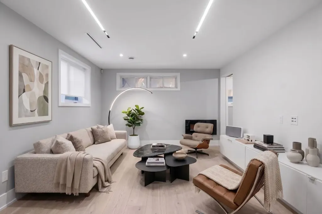 4935 10 Avenue SW Calgary AB T3C 0M3