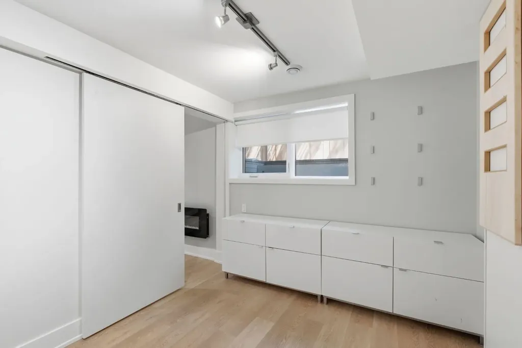 4935 10 Avenue SW Calgary AB T3C 0M3