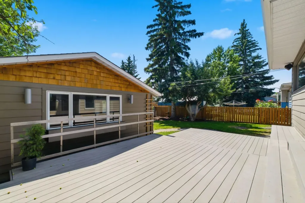 4935 10 Avenue SW Calgary AB T3C 0M3