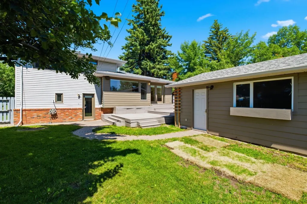 4935 10 Avenue SW Calgary AB T3C 0M3