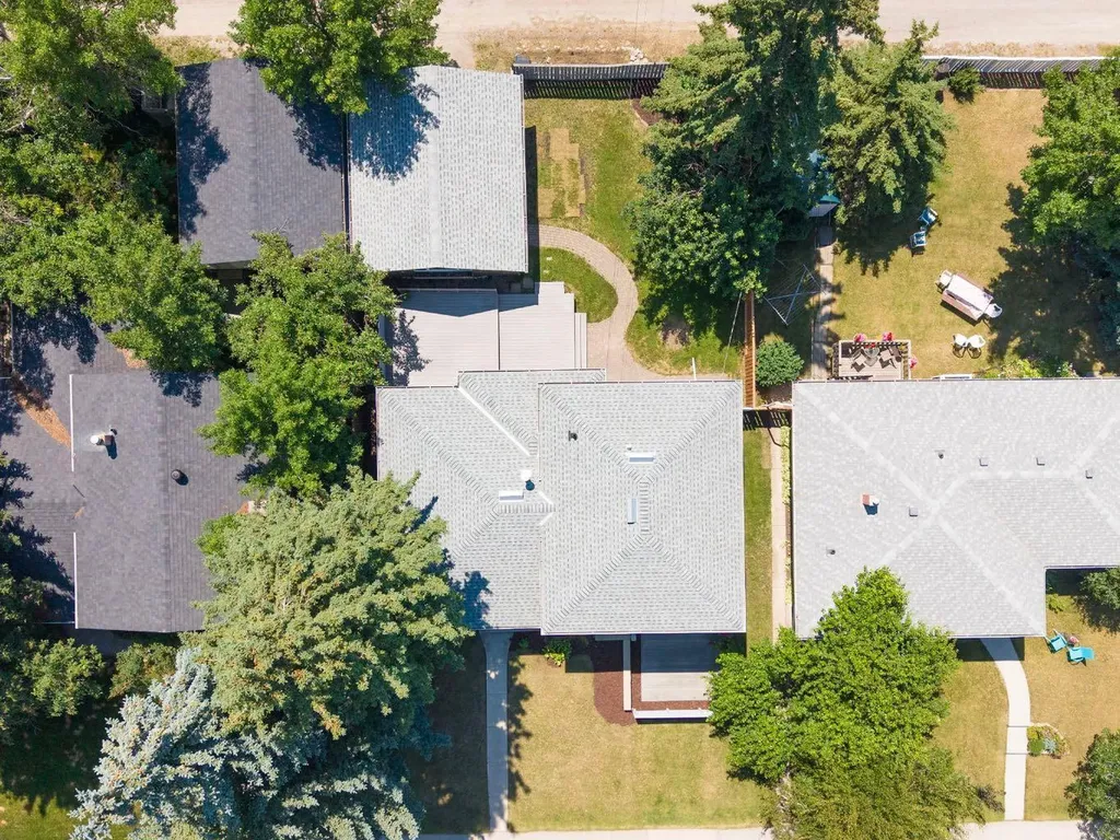 4935 10 Avenue SW Calgary AB T3C 0M3