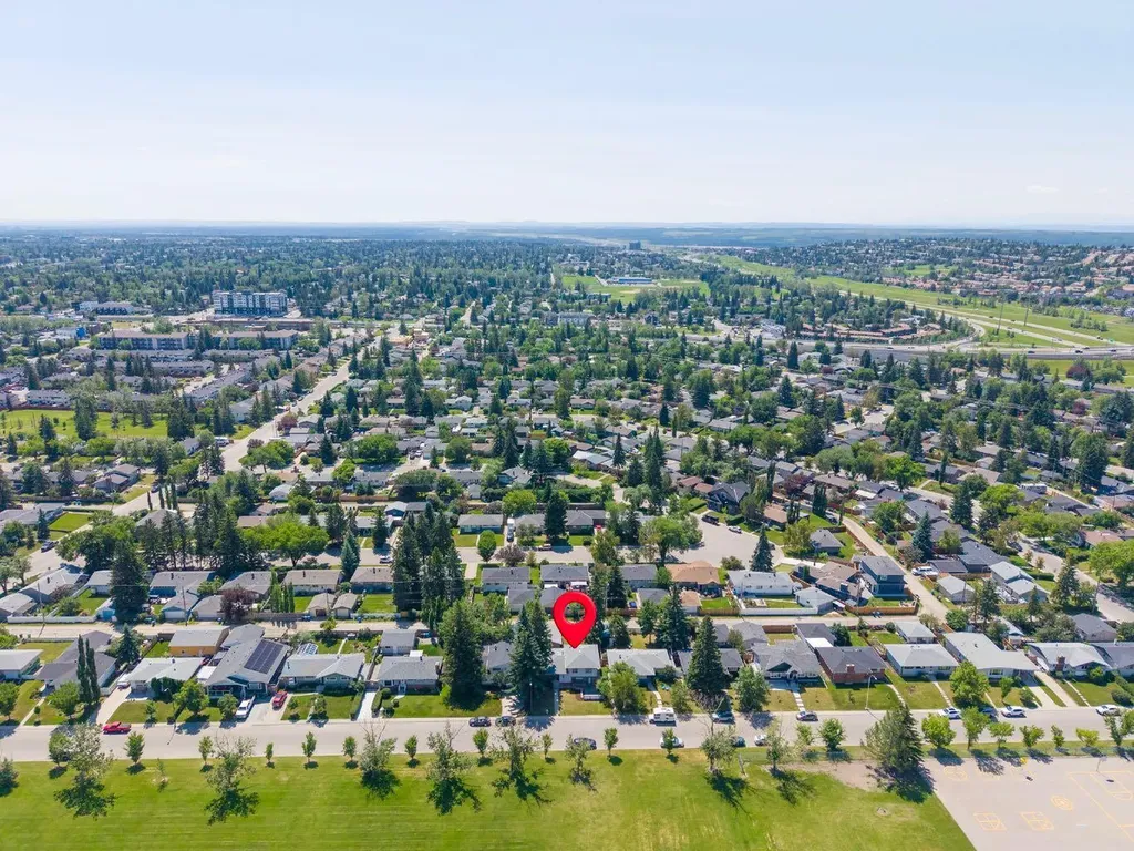 4935 10 Avenue SW Calgary AB T3C 0M3