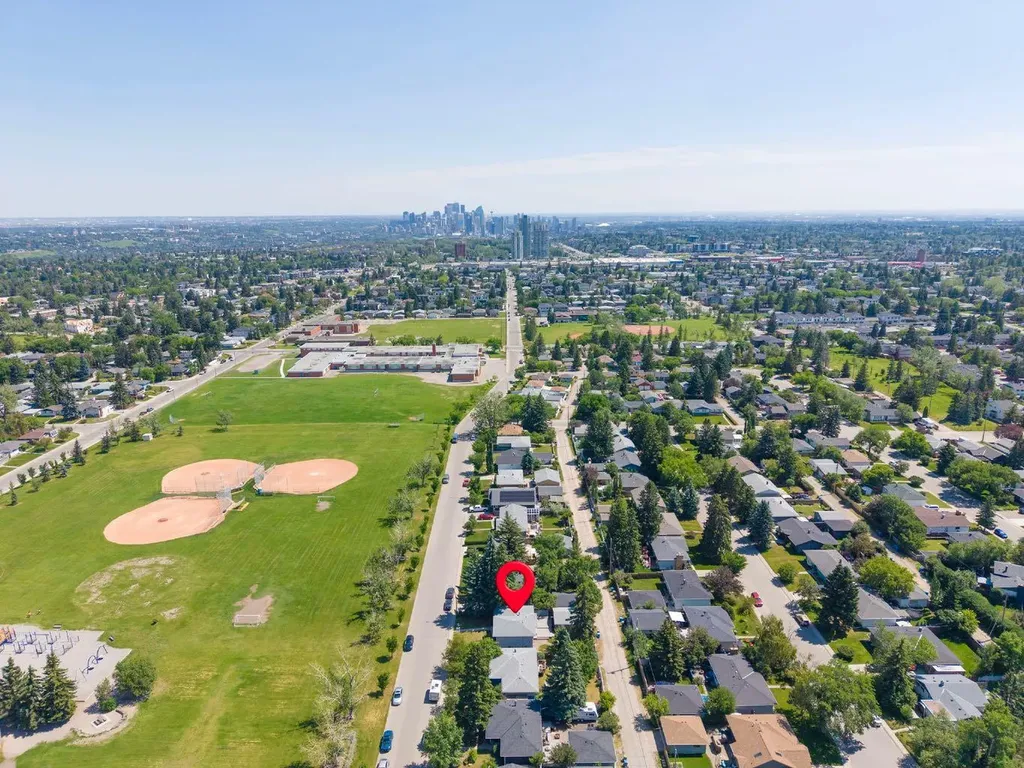 4935 10 Avenue SW Calgary AB T3C 0M3