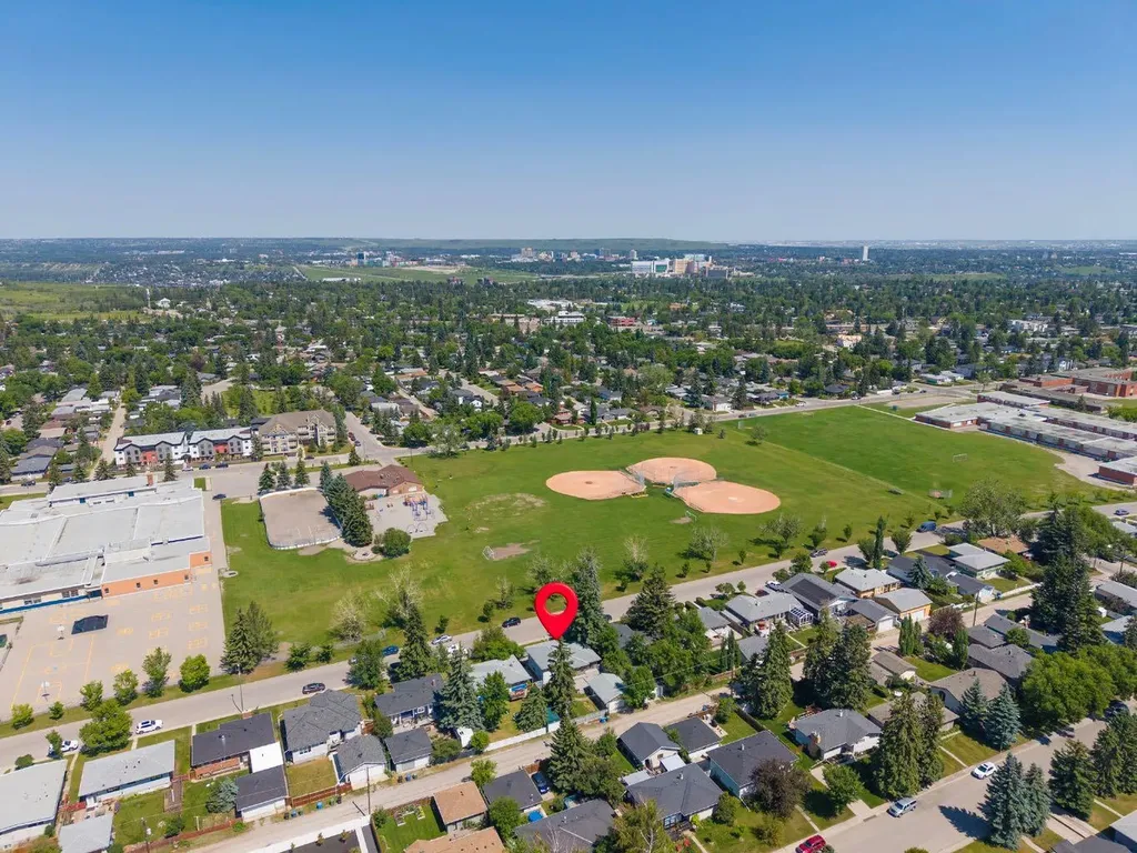 4935 10 Avenue SW Calgary AB T3C 0M3