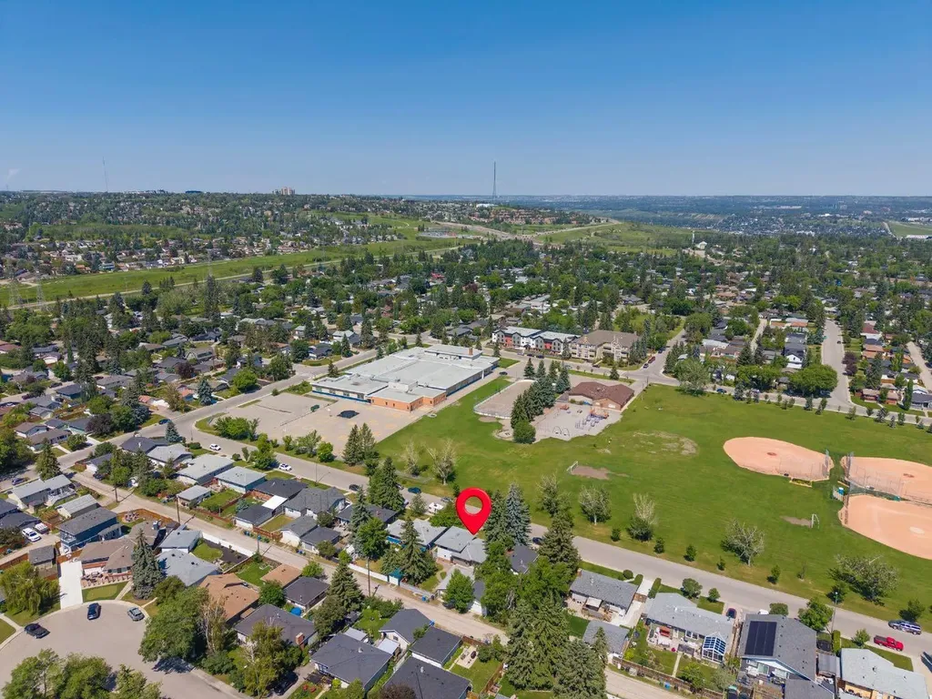 4935 10 Avenue SW Calgary AB T3C 0M3