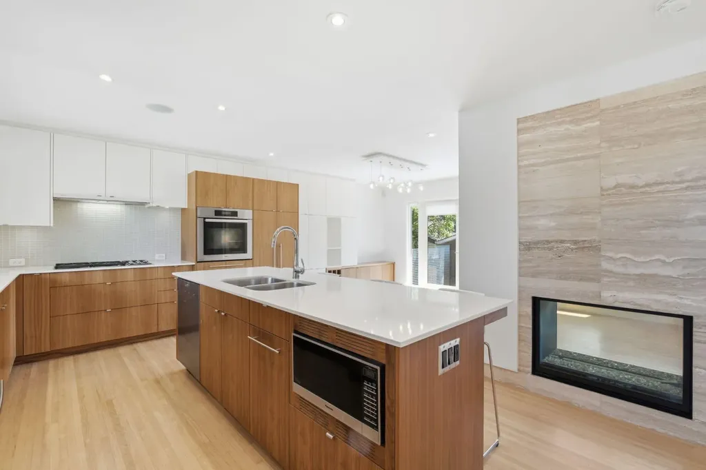 4935 10 Avenue SW Calgary AB T3C 0M3