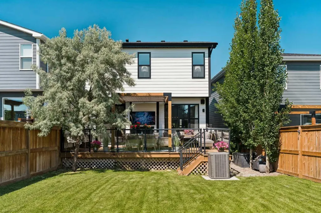 203 Cranbrook Park SE Calgary AB T3M 3C3