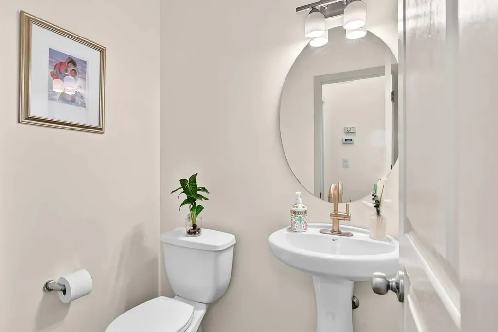 279 Copperpond Circle SE Calgary AB T2Z 0R4