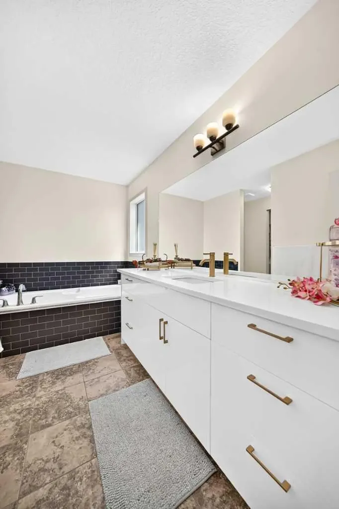 279 Copperpond Circle SE Calgary AB T2Z 0R4