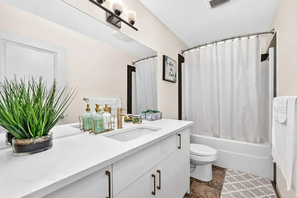 279 Copperpond Circle SE Calgary AB T2Z 0R4