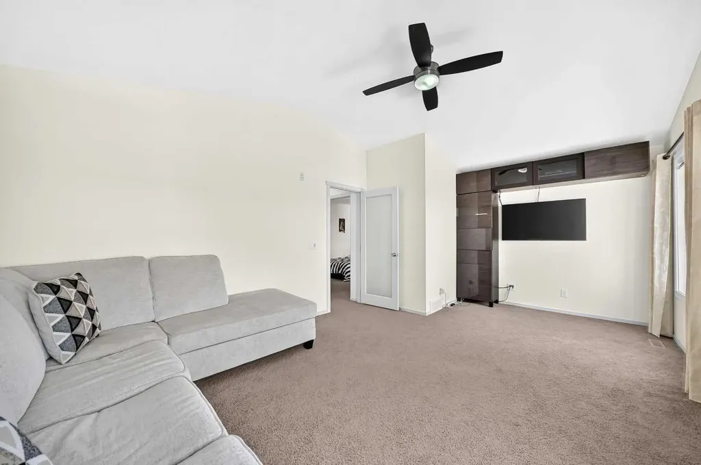 279 Copperpond Circle SE Calgary AB T2Z 0R4
